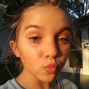 Meet your Posher, Ava